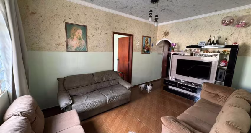 Casa para Venda em Brasília, Taguatinga Norte (Taguatinga), 4 dormitórios, 1 suíte, 3 banheiros, 4 vagas