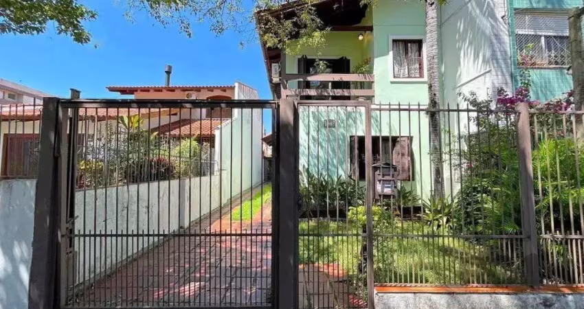 Casa com 3 dormitórios, sendo 1 suíte, vaga para 4 carros, no bairro santana