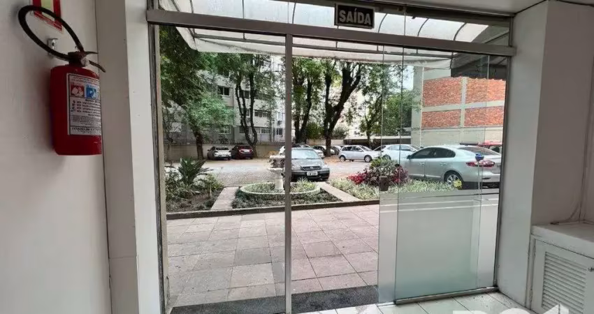 Loja térrea em condomínio de 45 m2 com vaga para alugar no bairro floresta.