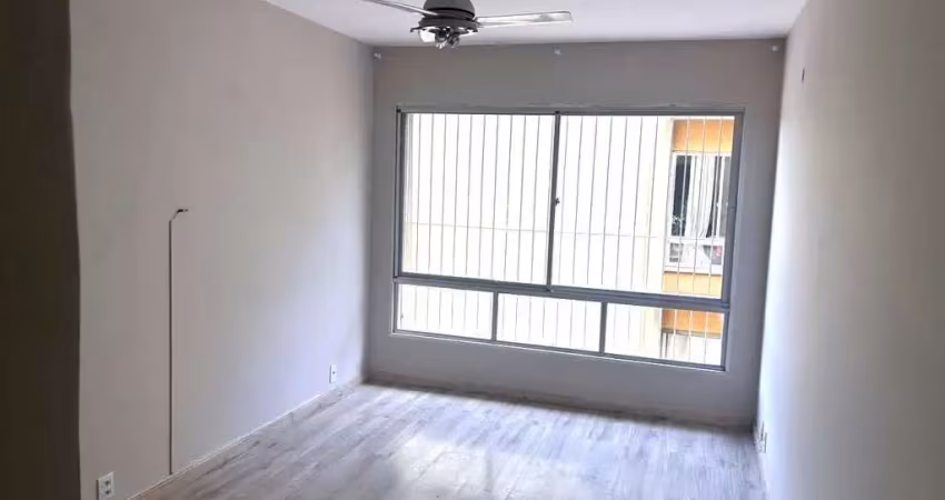 Apartamento no cristal de 2 dormitórios, dependência e vaga