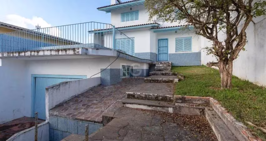 Casa com piscina em localização nobre no bairro tristeza com vista para rio guaíba.