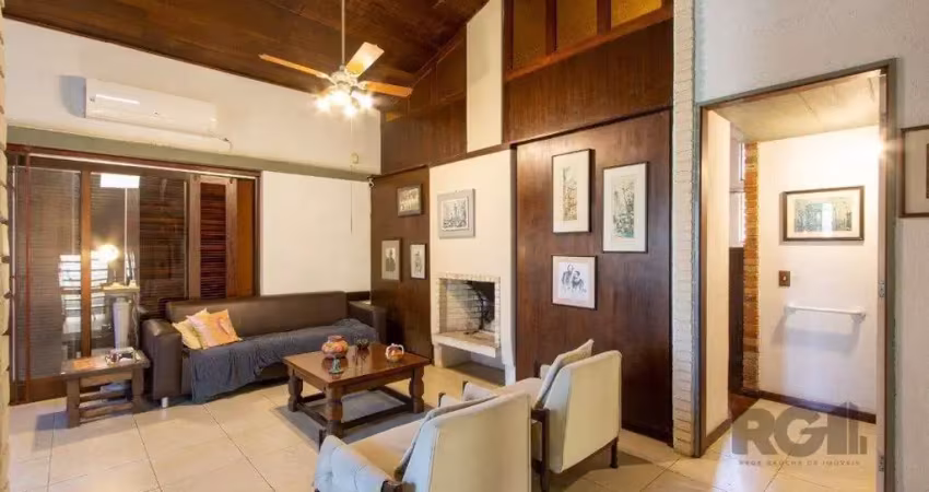 Casa com 3 quartos à venda na Rua Cariri, 201, Vila Assunção, Porto Alegre