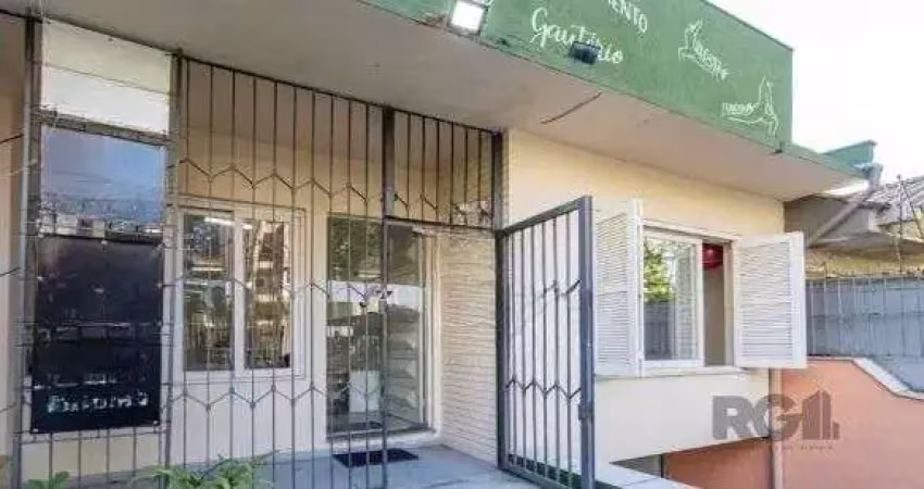 Casa no bairro petrópolis de 3 dormitórios e 2 vagas