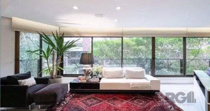 Apartamento de 192m² com 3 suítes, 3 vagas e móveis planejados de alto padrão próximo à praça da encol