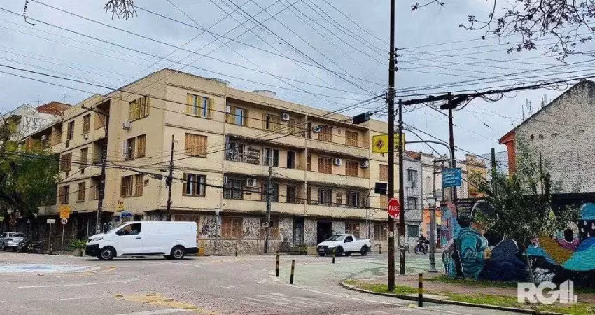 Apartamento a venda, 3 dormitórios reformado na joão alfredo.