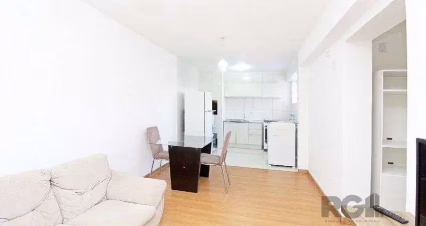 Apartamento 2 dormitórios com excelente localização, ventilado e iluminado., mobiliado, com churrasqueira ,  split nos quartos.