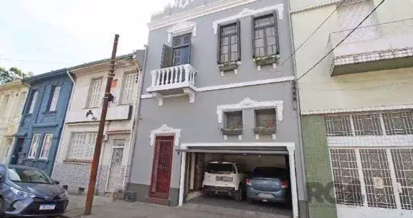Casa em porto alegre, no bairro floresta, com 3 dormitório(s), e 3 banheiros, à venda.