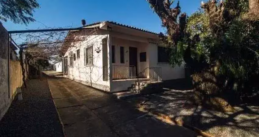 Casa em porto alegre, no bairro vila nova, com 6 dormitório(s), e 6 banheiros, à venda.