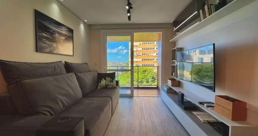Apartamento mobiliado de 2 dormitórios no bairro petrópolis