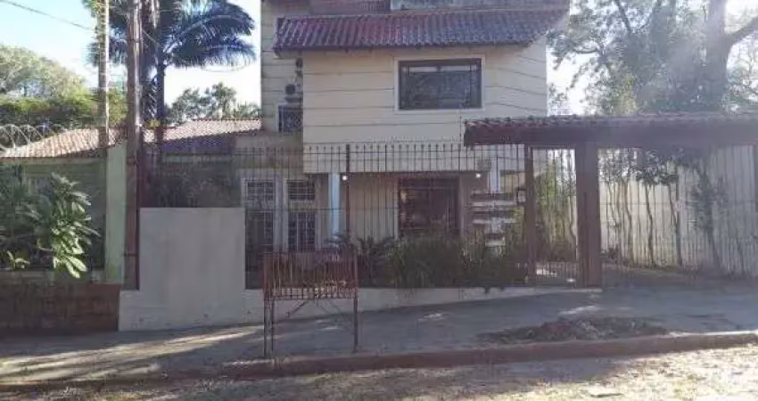 Casa em condomínio fechado com 4 quartos à venda na Rua Upamaroti, 1129, Cristal, Porto Alegre