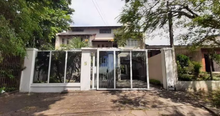 Vende – ampla casa residencial com piscina e 5 vagas