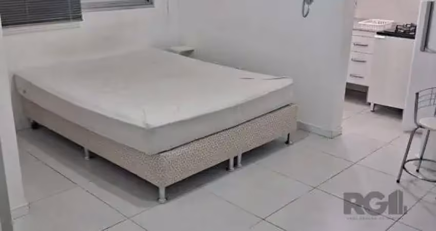 Jk reformado na cidade baixa com portaria e elevador