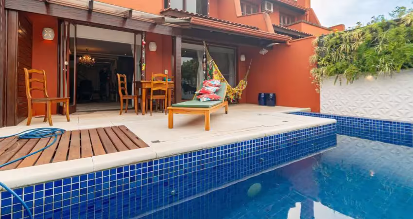 Casa em condomínio fechado a venda no bairro três figueiras.