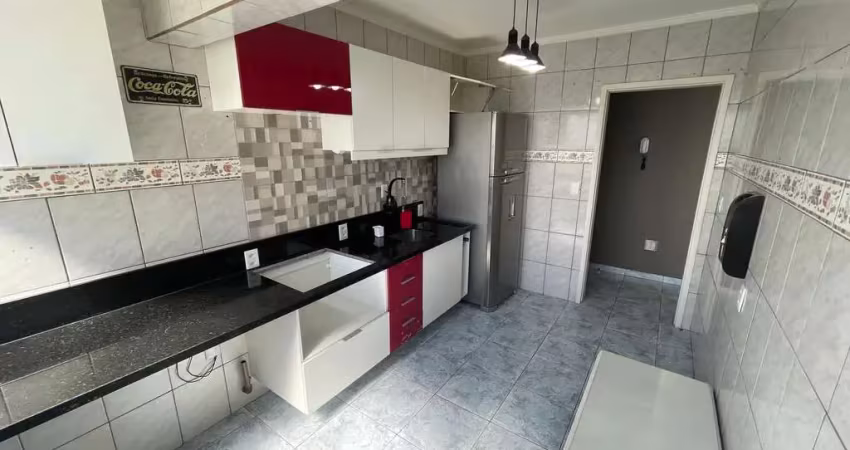 Partamento térreo ensolarado com 1 dormitório e móveis na cozinha