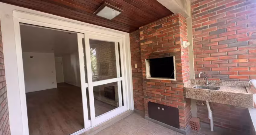 Apartamento com 2 dormitórios, sendo 1 suíte, 1 vaga, no petrópolis, poa, rs