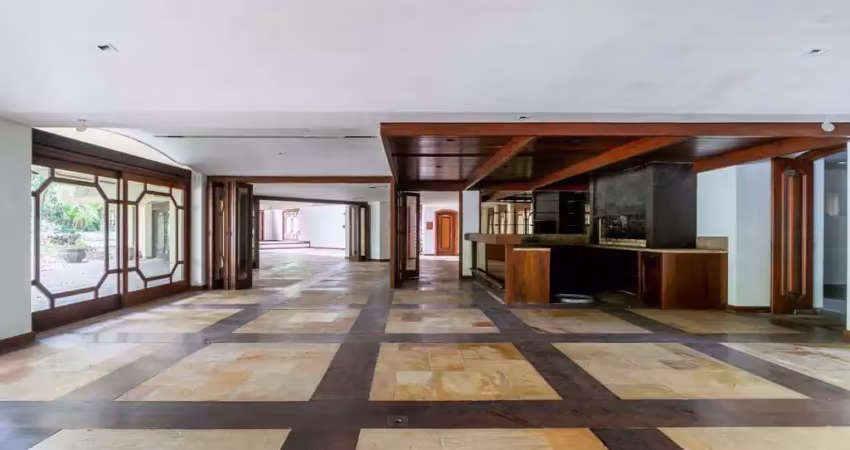 Casa à venda com1981m², 13 dormitórios, 4 suítes, 30 vagas, terreno de 1,2 hectares, no bairro pedra redonda em porto alegre