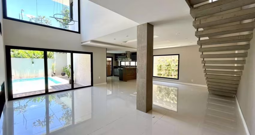 Sobrado com 3 dormitórios à venda, 294m² por R$ 1.640.000,00 - Iririú - Joinville/SC