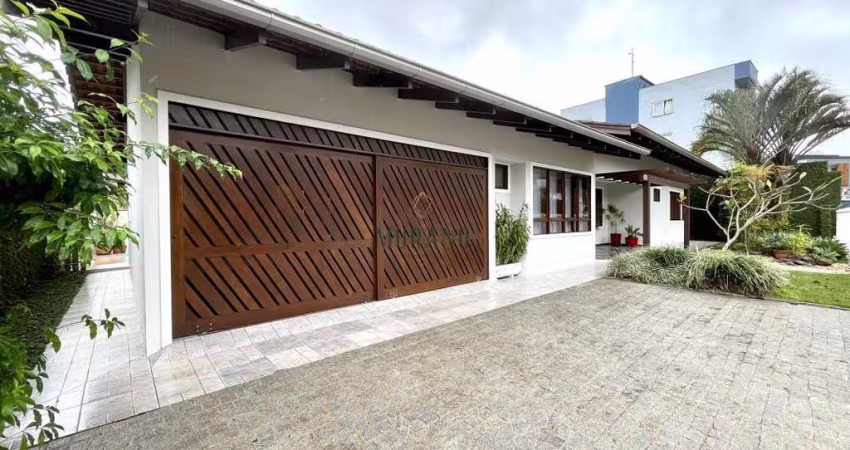 Casa com 4 dormitórios à venda, 235m² por R$ 1.550.000,00 - Saguaçu - Joinville/SC