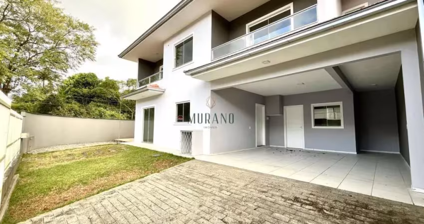Sobrado com 3 dormitórios à venda, 145m² por R$ 750.000 - Bom Retiro - Joinville/SC