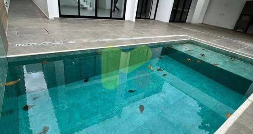 Casa alto padrão, com dois pavimentos em condomínio de alto padrão