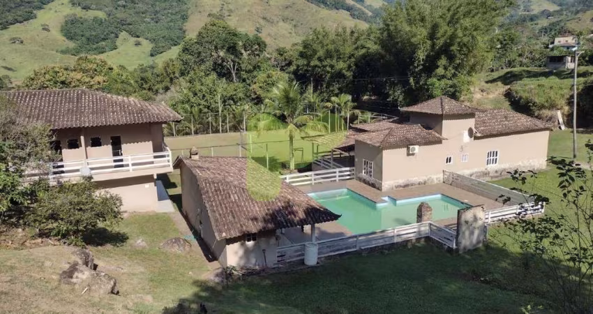 Sítio à venda Bicuda Grande, com casa sede, 3 quartos sendo 1 suite, sala ampla, varanda..