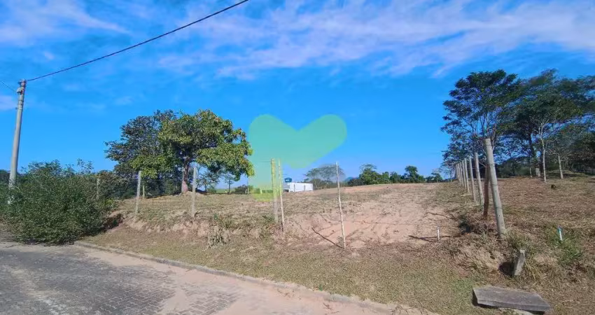 Terreno à venda no condomínio residencial laranjeiras, macaé/rj.
