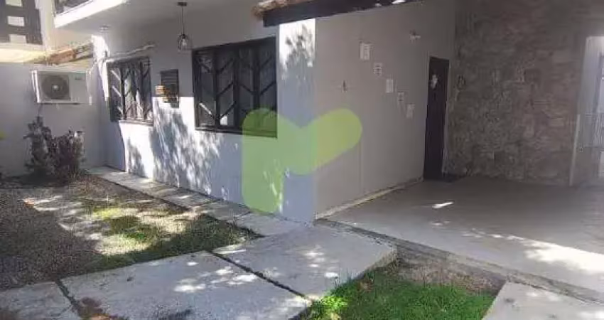 Alugo casa com 3 quartos sendo 2 suítes no mirante da lagoa