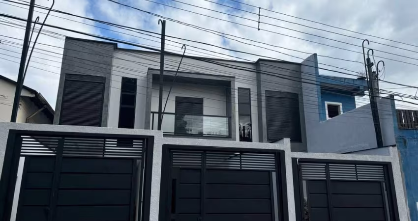 Sobrado com 3 dormitórios e duas vagas  na Região da Vila Ré