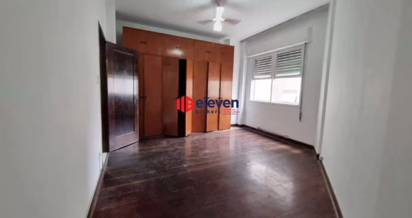Raridade no Gonzaga! Amplo Apartamento de 3 Dormitórios para alugar a Poucos Passos da Praia!