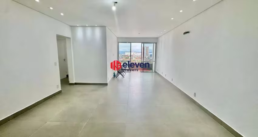 Cobertura duplex frontal, toda reformada, no bairro do Boqueirão em Santos.