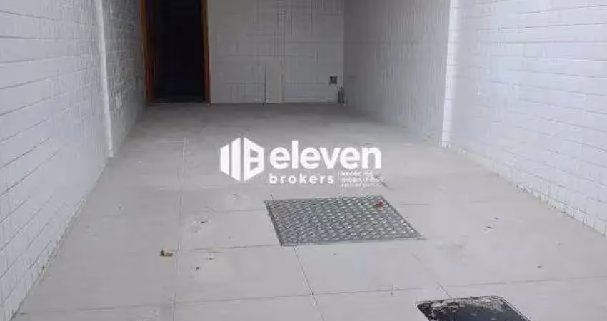 Sobreposta baixa 3 quartos com quintal, no Embaré, Santos
