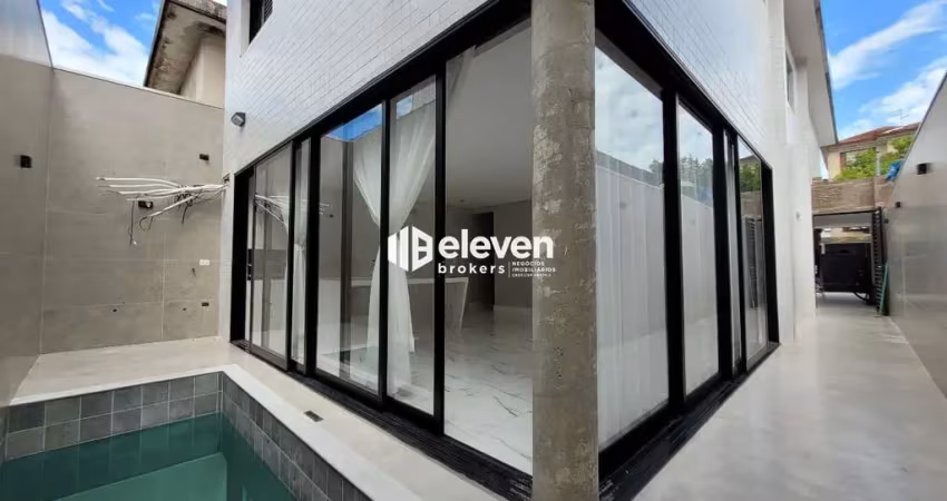 Casa térrea nova no Marapé com 3 dormitórios, área gourmet e piscina.