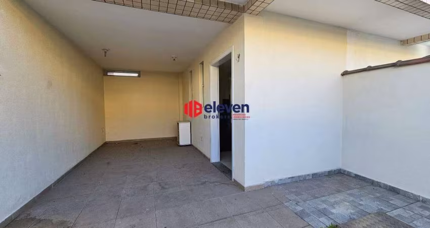 Casa triplex, 2 suites, 02 vagas de garagem, para alugar em Santos-SP