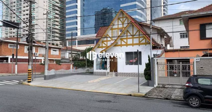 Casa estilo europeu na aparecida — a 1 quadra do praiamar e 2 da praia | 256m² | 3 vagas | versátil e comercial