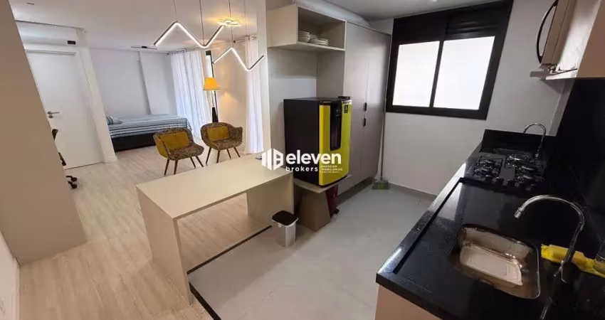 Studio mobiliado para alugar na ponta da praia – elegância, praticidade e vista para o mar!