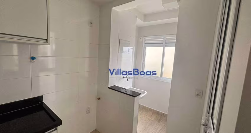 Lindo apartamento de 2 dormitórios  piso porcelanato com armários, sendo 1 suite