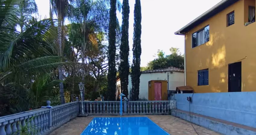 Casa com 04 quartos, piscina - lote de 420m² região central do bairro res. ouro preto