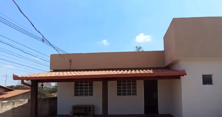 Casa com 02 quartos  área de 240m² escritura registrada - bairro canarinho