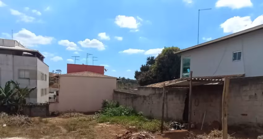 Lote em bairro multifamiliar - 05 minutos do centro - parc. murado