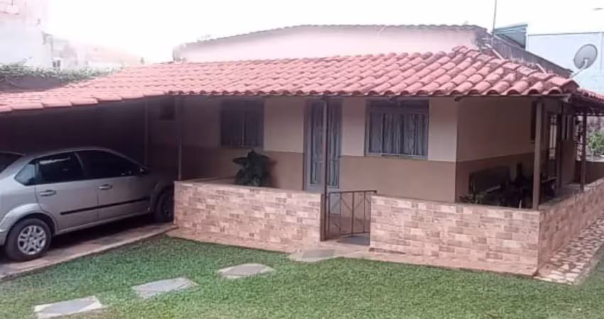 Casa com piscina no centro do bairro resplendor - lote de 360m²