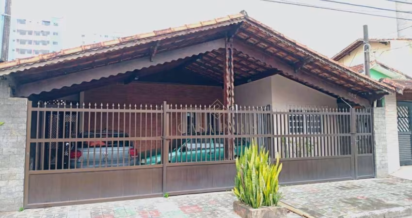 Casa com 3 dormitórios à venda, 175 m² por R$ 680.000,00 - Vila Guilhermina - Praia Grande/SP