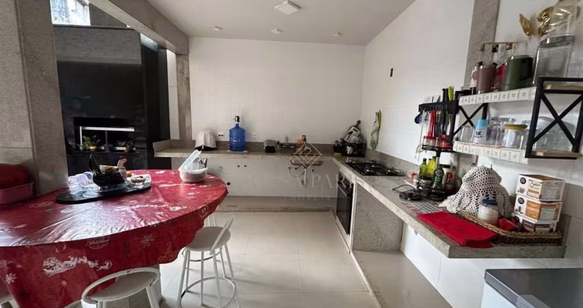 Casa com 3 dormitórios à venda, 177 m² por R$ 750.000,00 - Maracanã - Praia Grande/SP