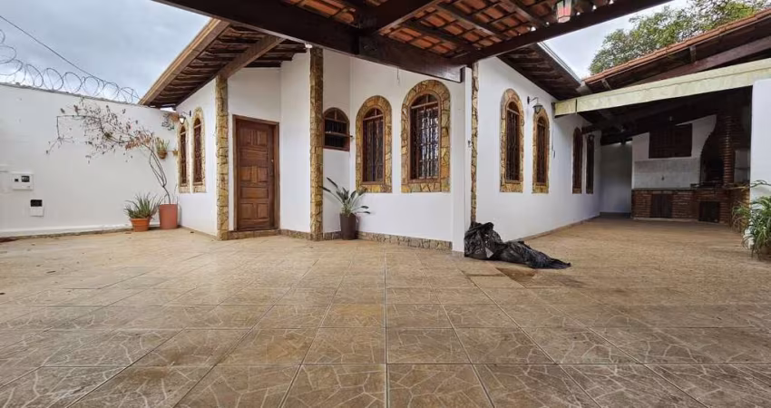 CASA LINEAR | 3 QUARTOS | 2 VAGAS - BAIRRO SANTA AMÉLIA - R$ 799.000,00