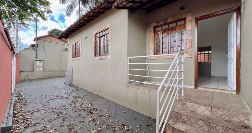 Casa geminada à venda, 3 quartos, 1 suíte, 2 vagas, Santa Amélia - Belo Horizonte/MG