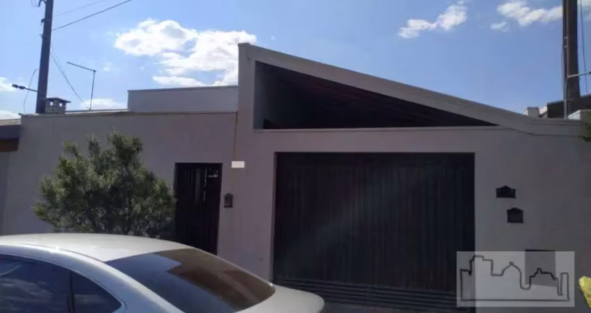 Casa à venda na Avenida Francisco José Rodrigues de Almeida, Jardim Gardênias, Araraquara