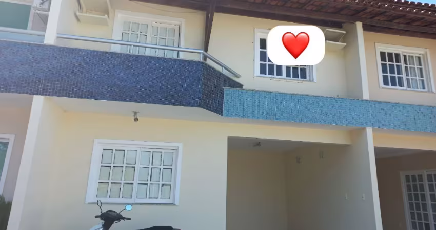 casa com 3 quartos em condomínio no bairro Santa Mônica II.