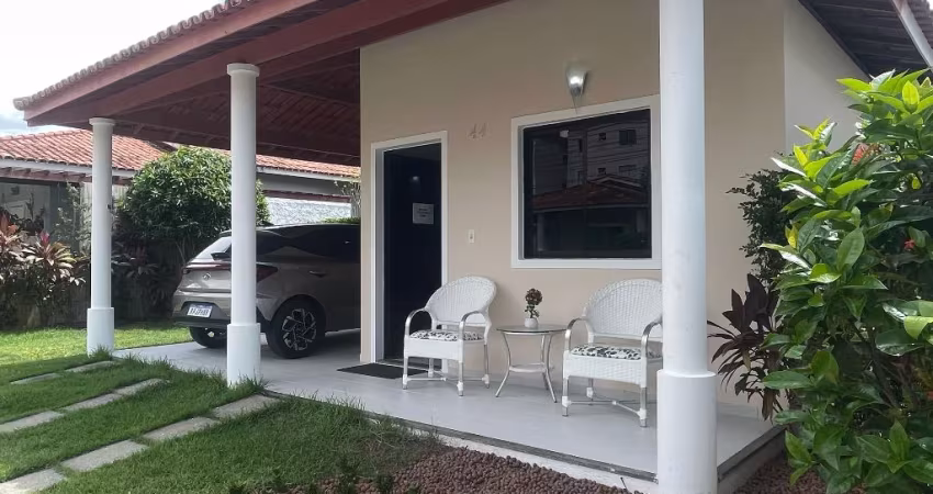 Aluguel de casa mobiliada em condomínio no Sim