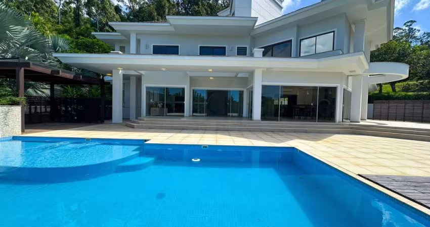 Casa de Condomínio com 5 Quartos e 8 banheiros