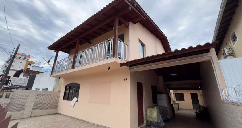 Casa à venda no bairro Trindade!