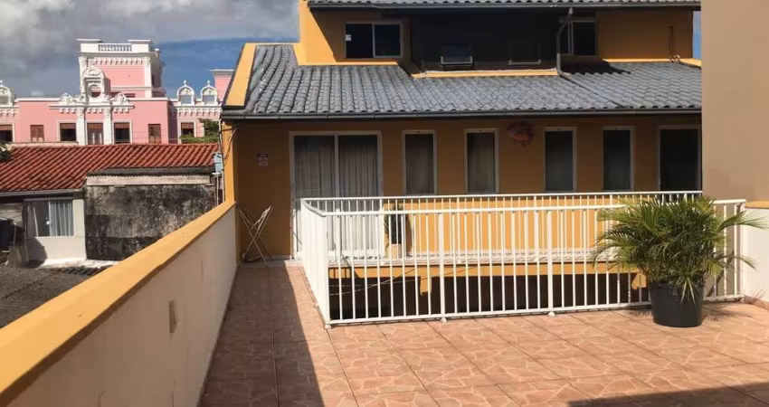 Edificio de 2 pavimentos na Lagoa da conceição